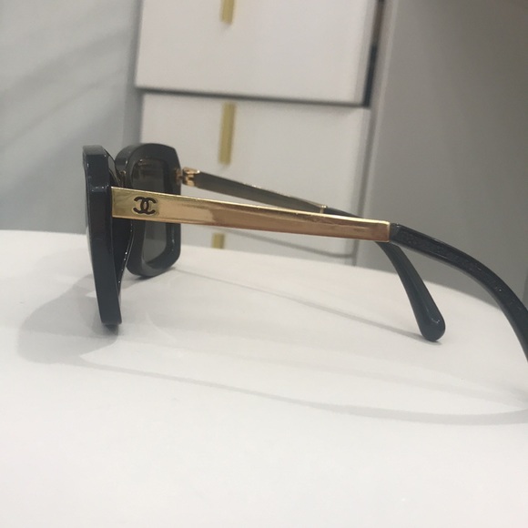 Fabulous Chanel polarized shades! Black and gold perfection! - Picture 5 of 10